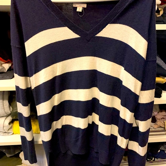 Gap sweater, nautical feel. Wide, not fitted style, hangs below waist. - Picture 1 of 2